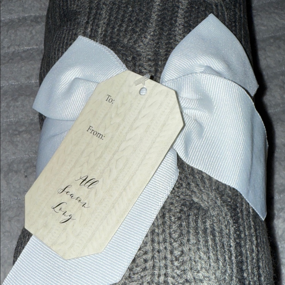 Elegant Gray Cable Knit Throw Blanket 50x60” - Picture 5 of 6